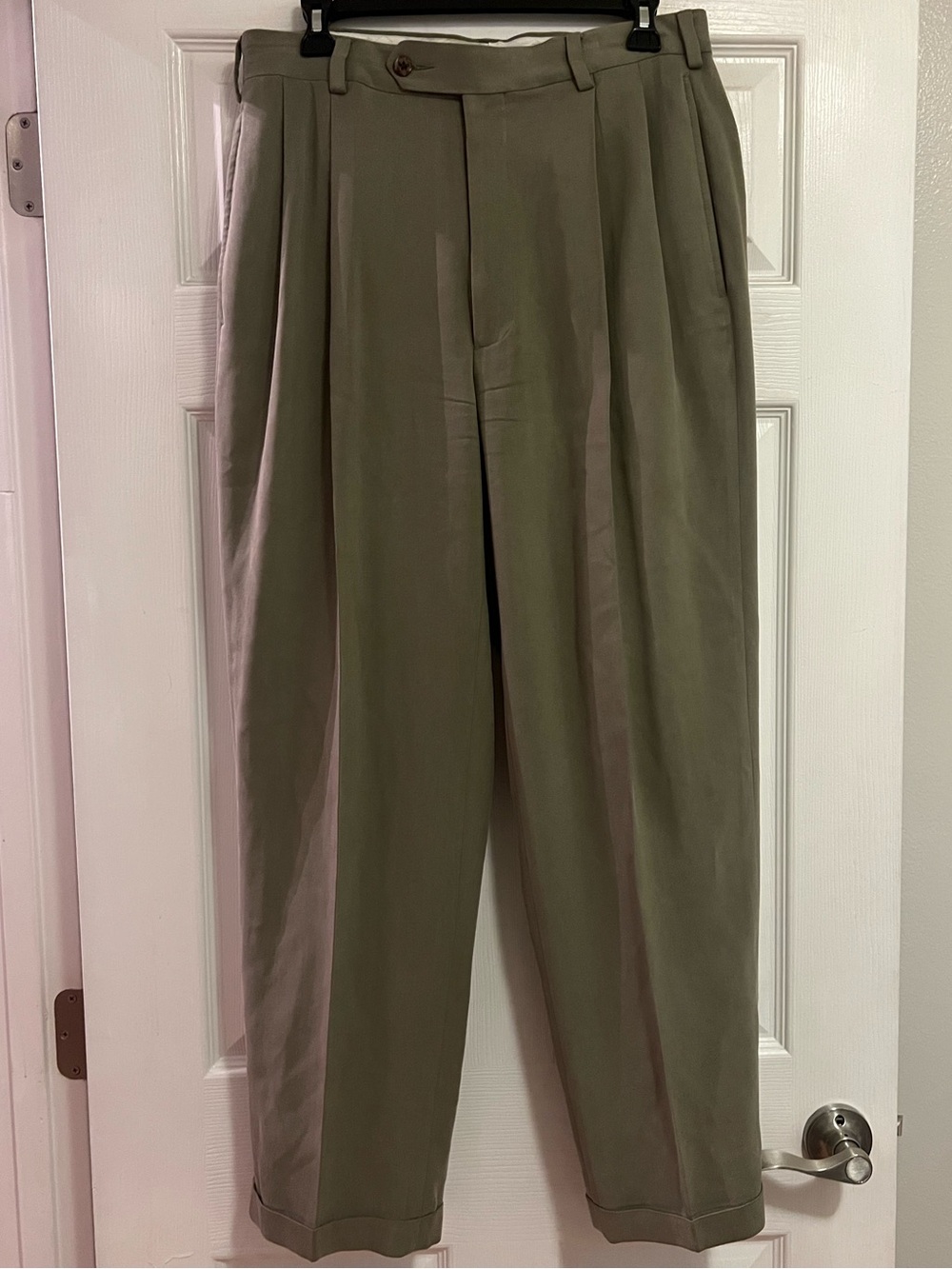 Jos. A. Bank 100% Silk Olive Green Pleated Dress Pants Cuffed (32x29)